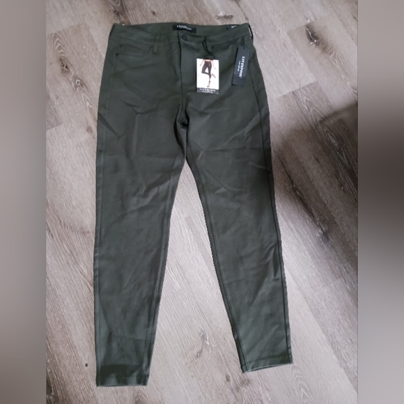 Liverpool leggings size 12 NWT - Picture 1 of 3